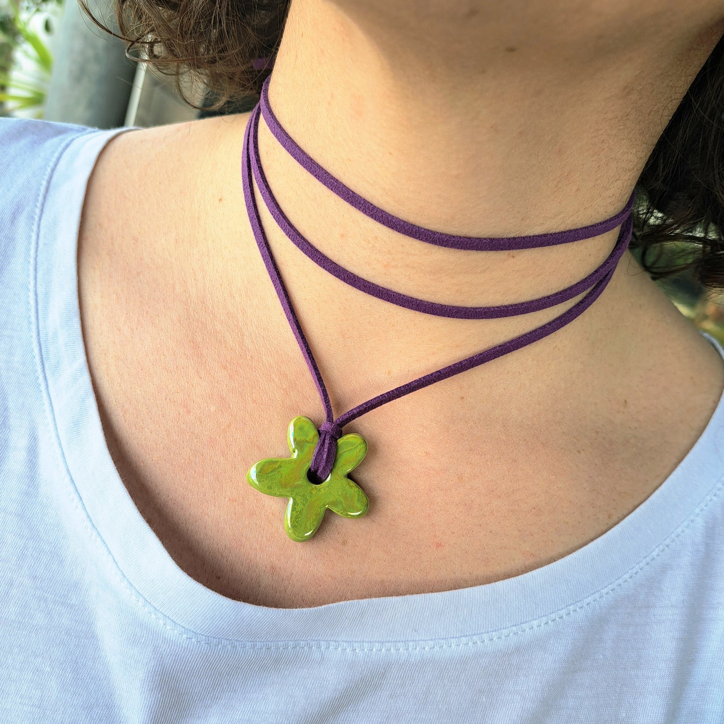 Collier Luzia – Fleur en céramique sur cordon multi-position