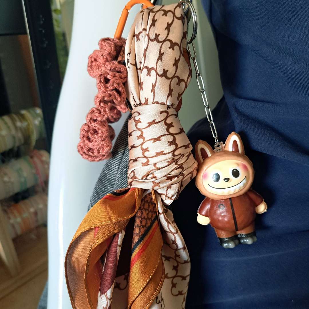 Bijou de Sac – Gri-Gri Unique avec Foulard & Chouchou Crochet