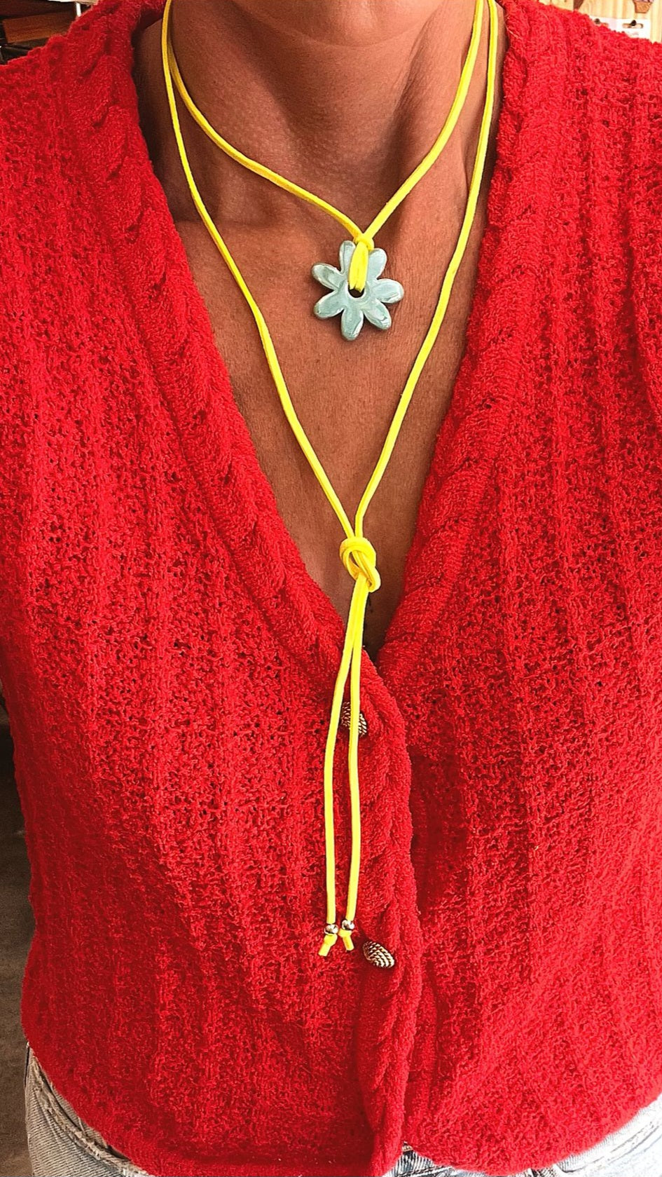 Collier Luzia – Fleur en céramique sur cordon multi-position