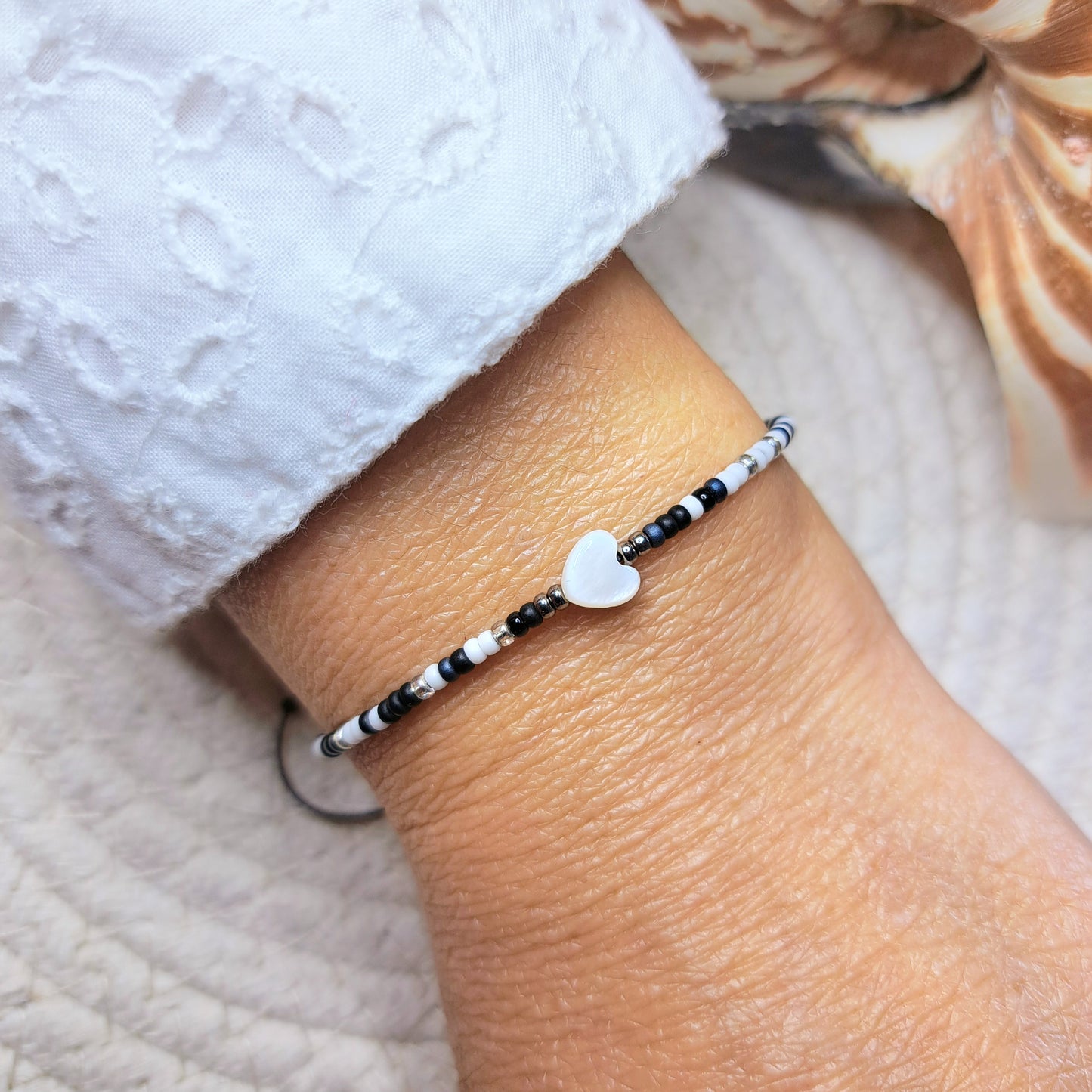 Bracelet BIHOTZA – Perles Miyuki & Cœur en Coquillage