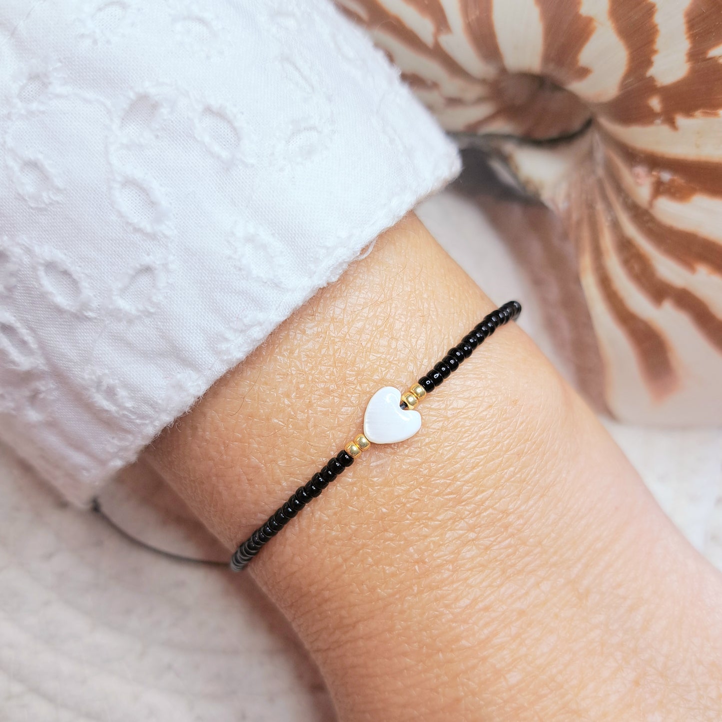 Bracelet BIHOTZA – Perles Miyuki & Cœur en Coquillage