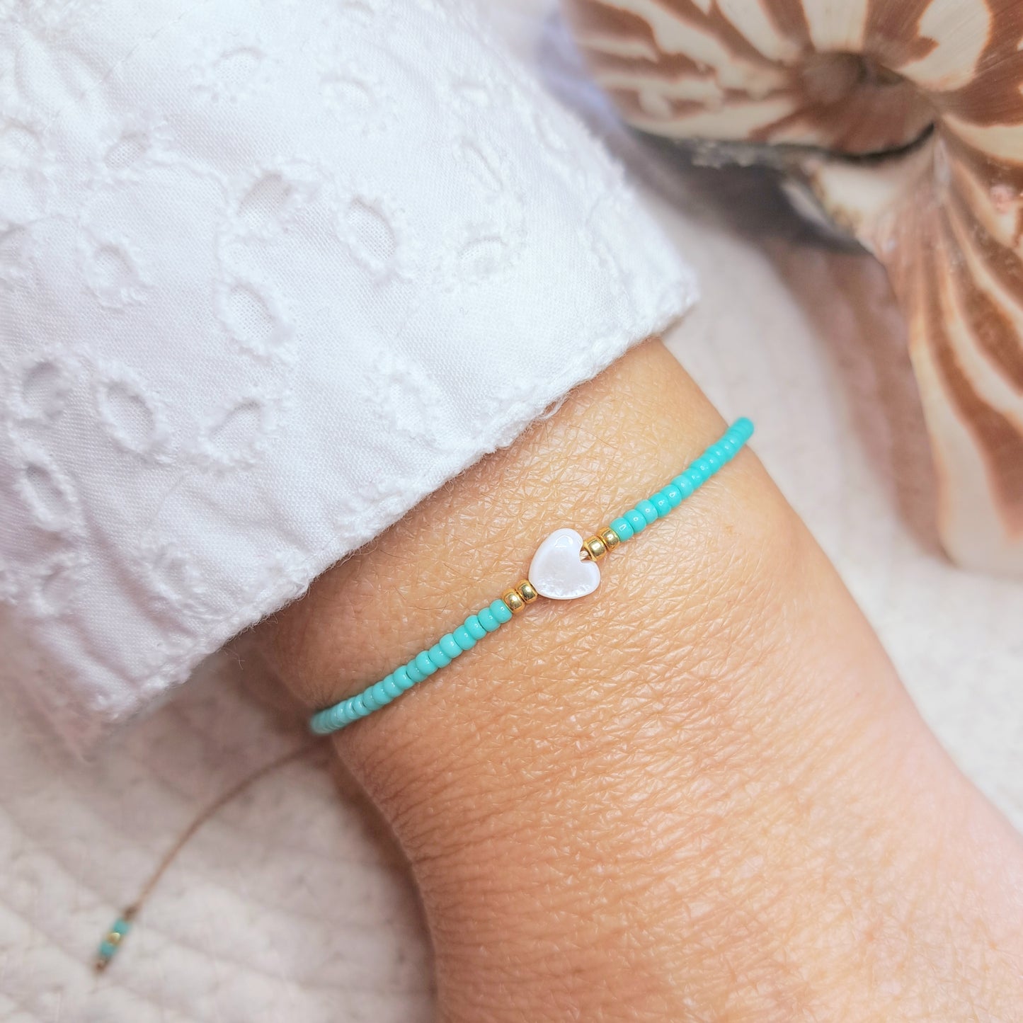 Bracelet BIHOTZA – Perles Miyuki & Cœur en Coquillage