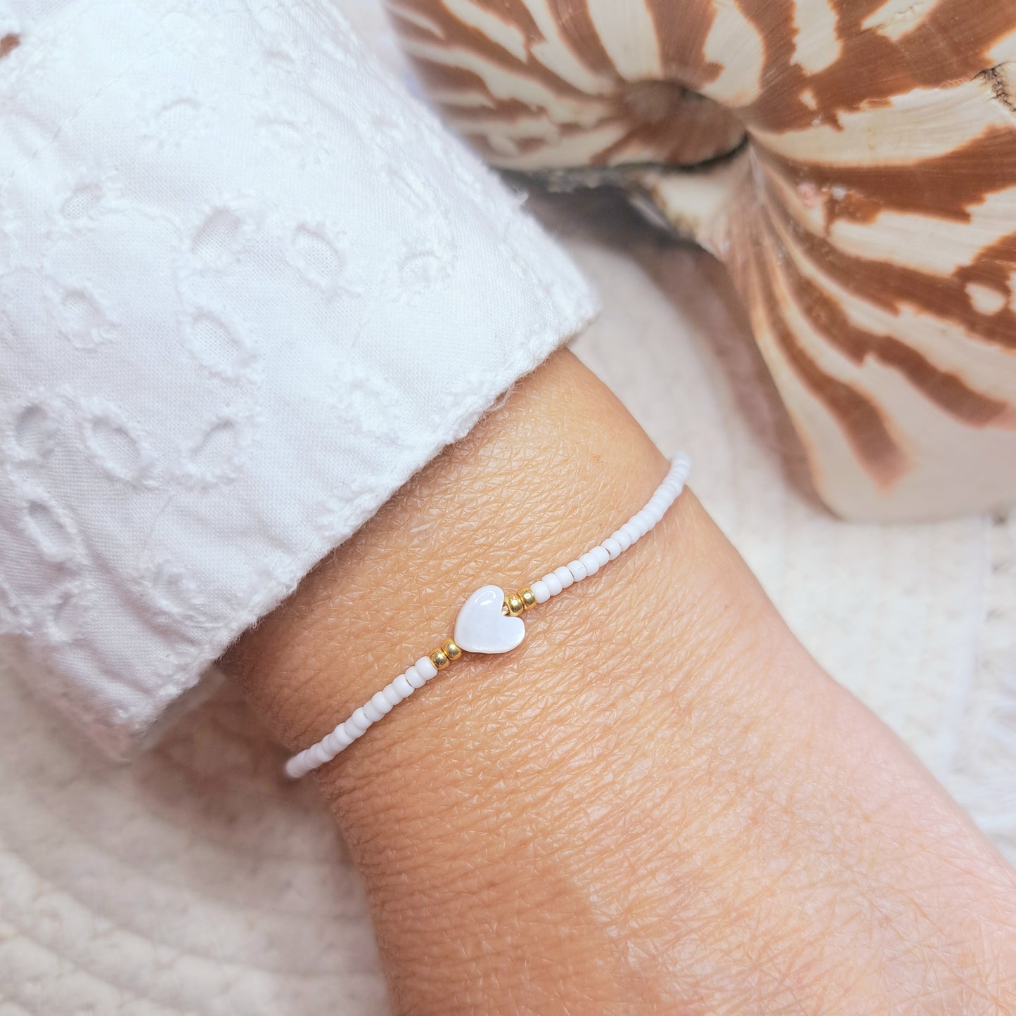 Bracelet BIHOTZA – Perles Miyuki & Cœur en Coquillage