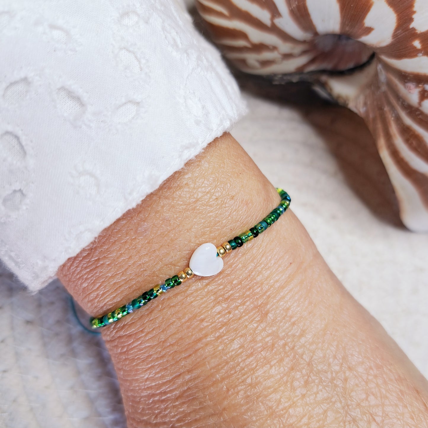 Bracelet BIHOTZA – Perles Miyuki & Cœur en Coquillage