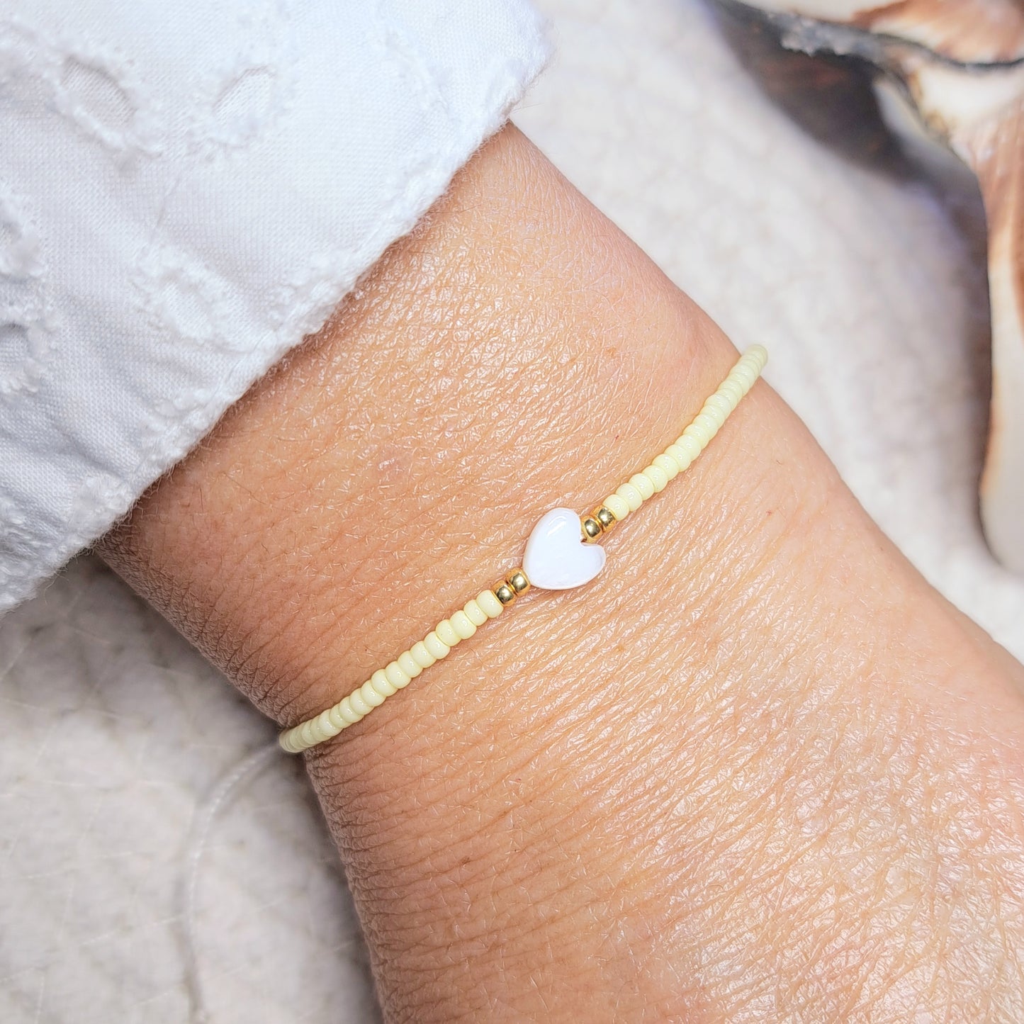 Bracelet BIHOTZA – Perles Miyuki & Cœur en Coquillage
