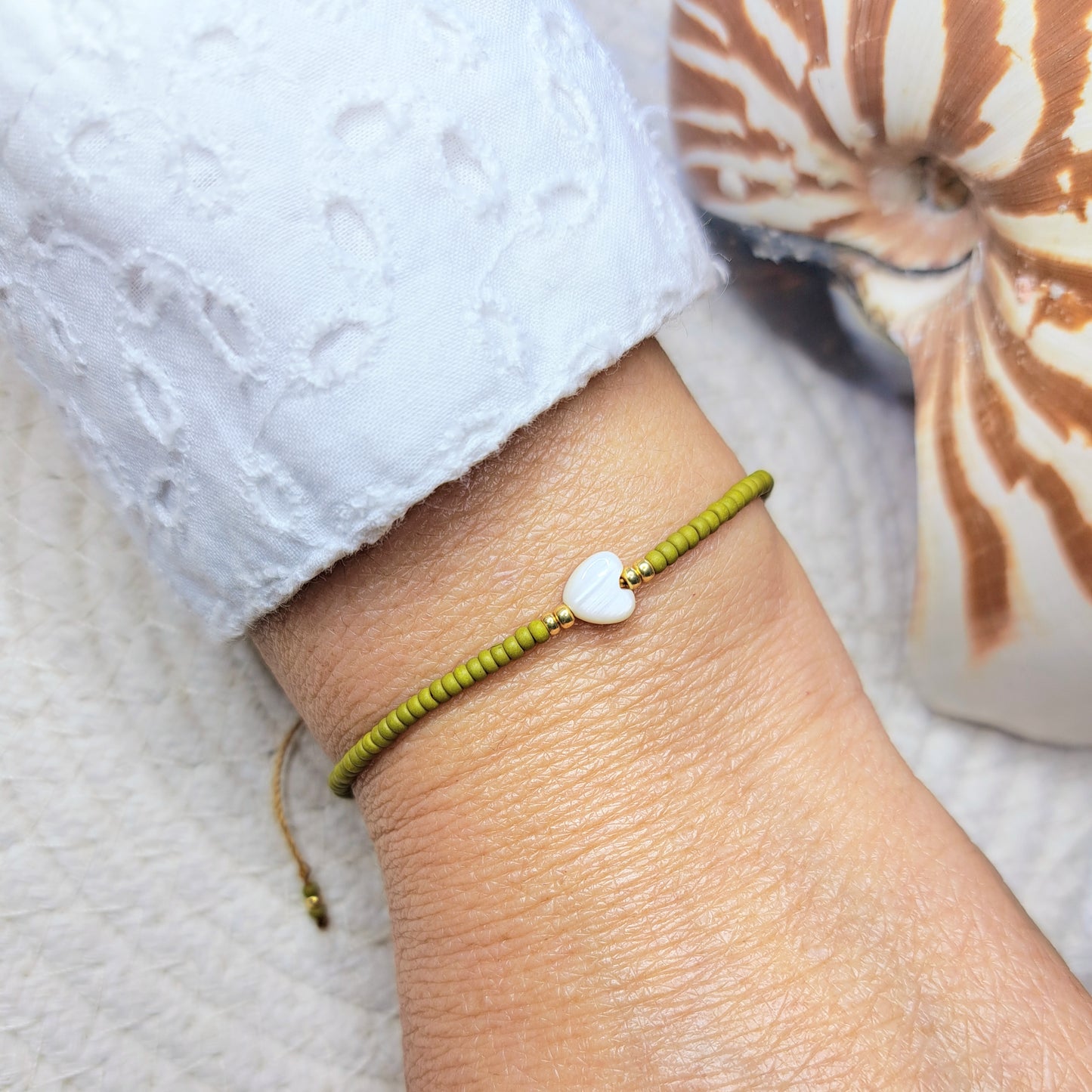 Bracelet BIHOTZA – Perles Miyuki & Cœur en Coquillage