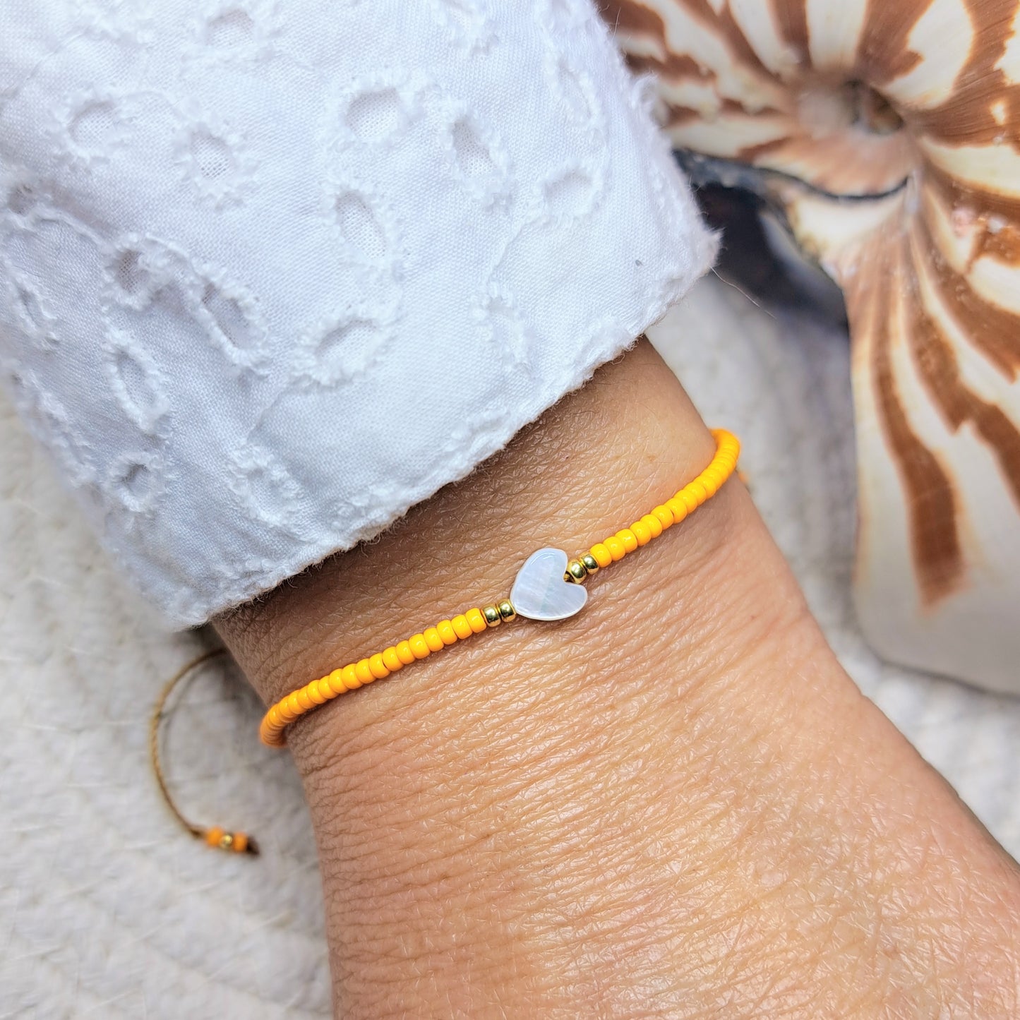 Bracelet BIHOTZA – Perles Miyuki & Cœur en Coquillage