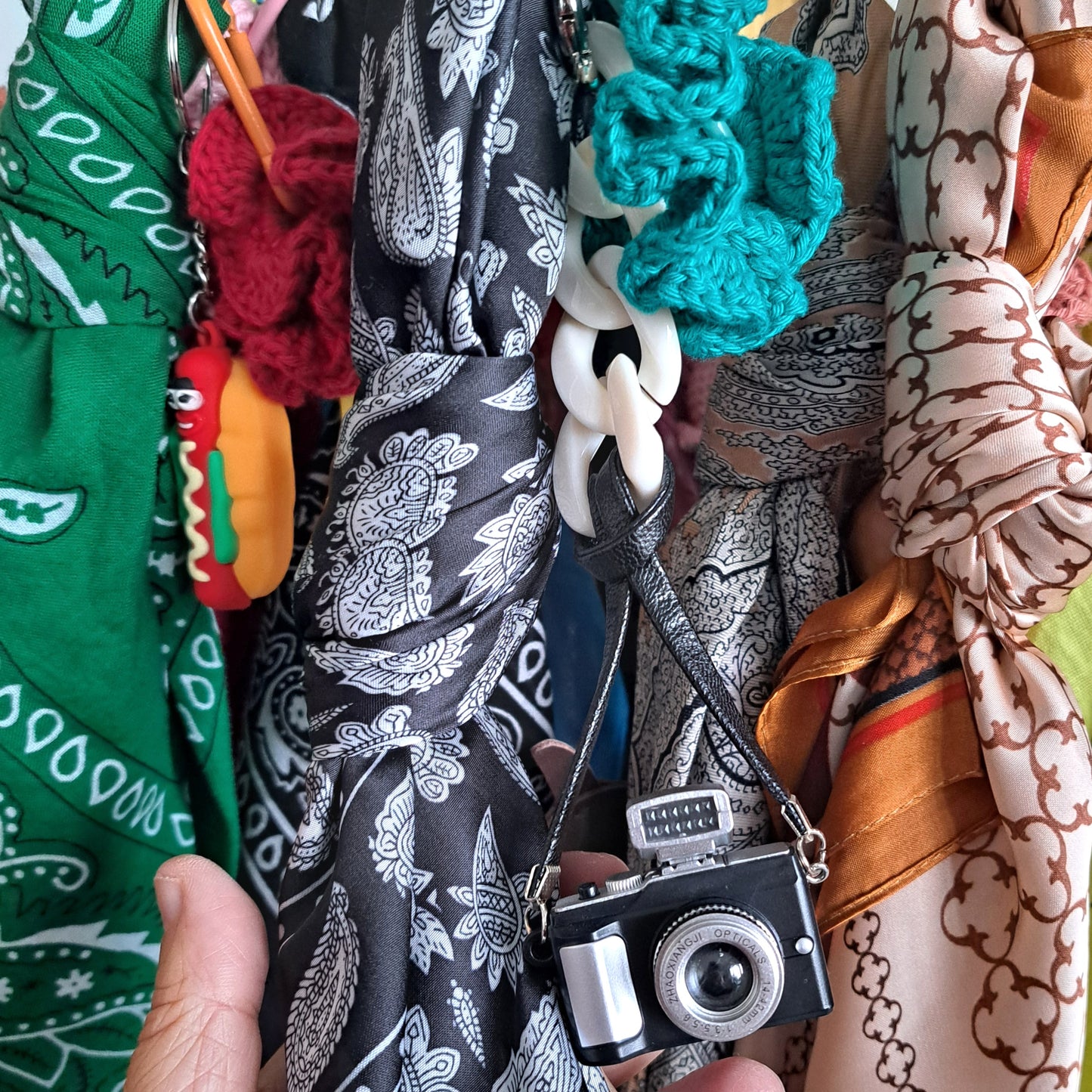 Bijou de Sac – Gri-Gri Unique avec Foulard & Chouchou Crochet