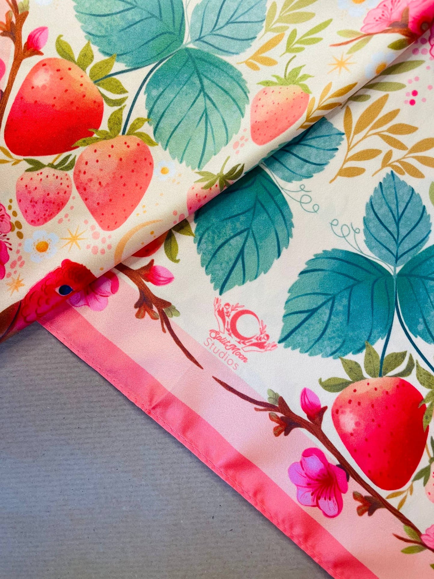Foulard "La Farandole des Fraises"