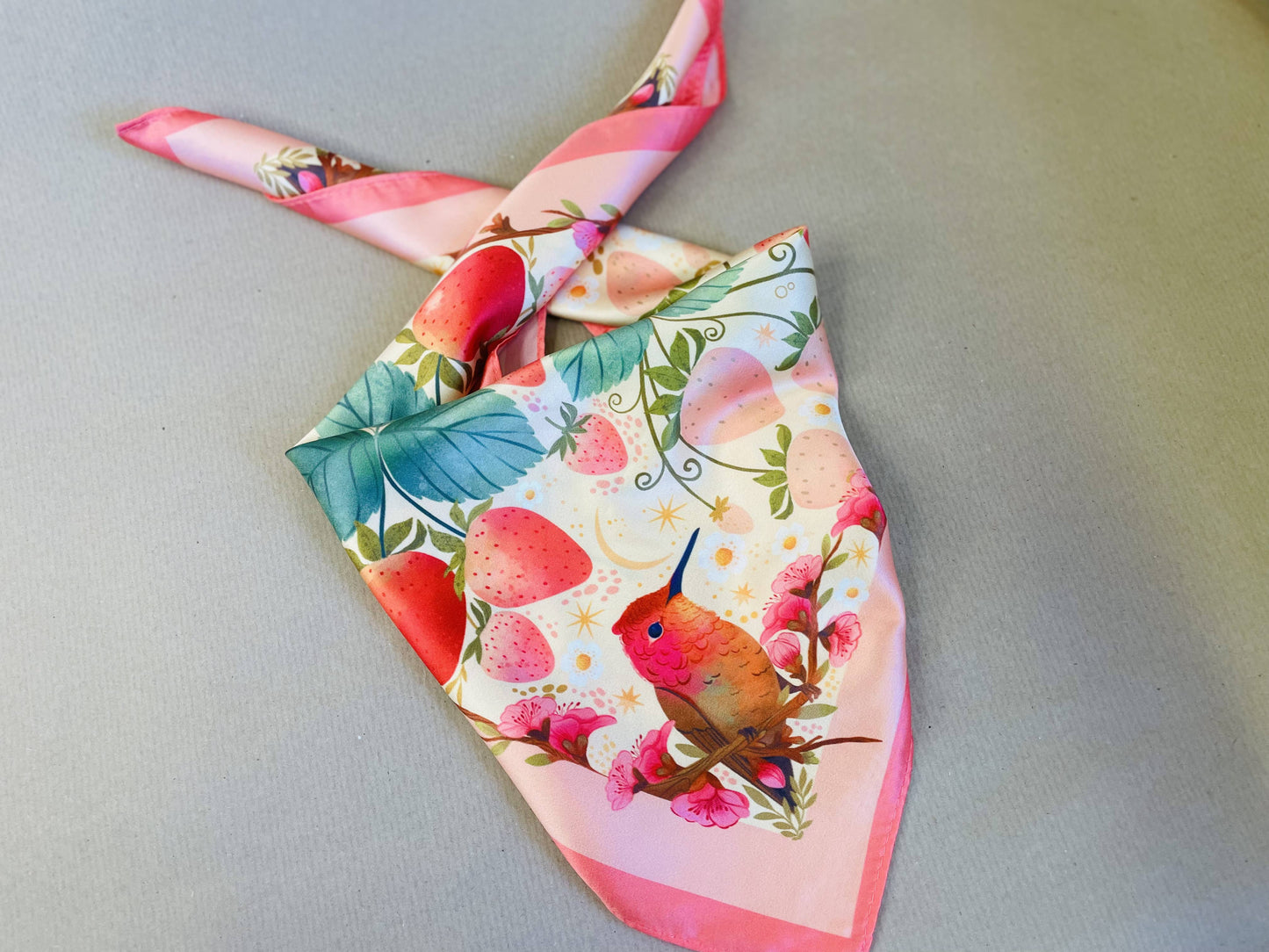 Foulard "La Farandole des Fraises"